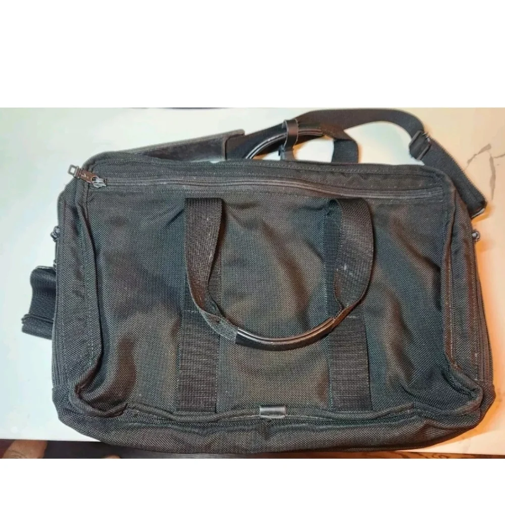 TUMI Expandable Nylon Laptop Computer Business Briefcase Black / Shoulder Strap